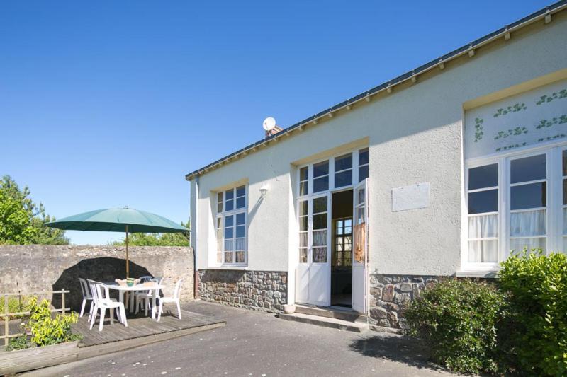 LA RECREATION _ Ancienne école de 1850 rénovée en maison d'hôtes Missillac Extérieur photo